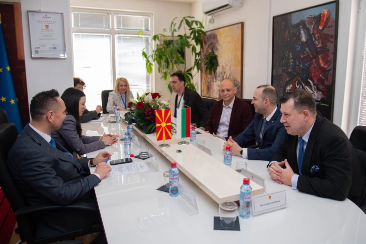 Амбасадорот на Бугарија, Радуков, и градоначалникот на Ќустендил Атанасов во посета на Општина Крива Паланка