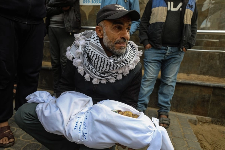 Në sulmet izraelite në Rripin e Gazës janë vrarë të paktën 18 persona