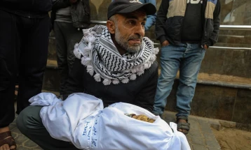 Në sulmet izraelite në Rripin e Gazës janë vrarë të paktën 18 persona