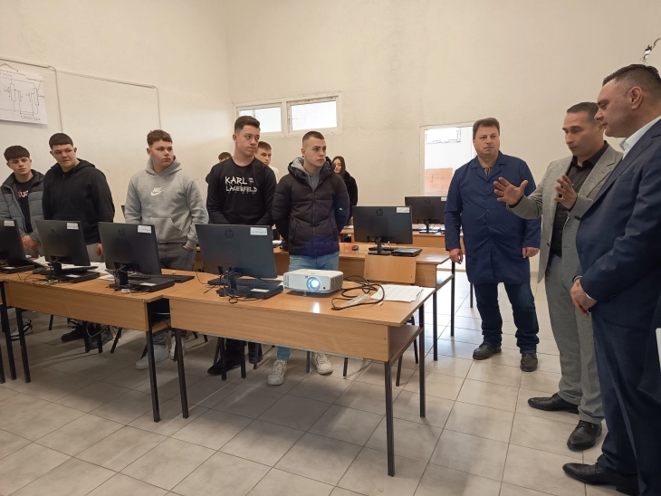 Грант од околу 600 илјади евра за опрема презентиран во средното електро и машинско училиште во Кавадарци