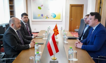 Realizimi i projekteve infrastrukturore në fokus të takimit Nikollovski-Pamer