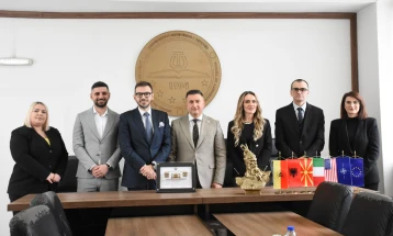 Rektori i UT-së Jusuf Zejneli e priti në takim ambasadorin e Italisë në Maqedoninë e Veriut