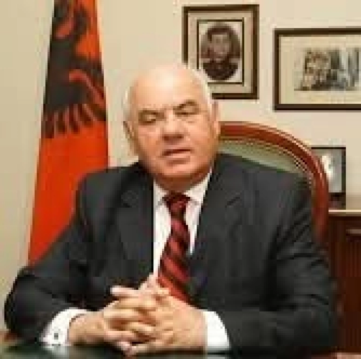 Итно хоспитализиран поранешниот албански претседател Алфред Мојсиу