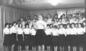 На 6. февруари во 1945 година во Битола е одржан првиот наставен час на современ македонски јазик