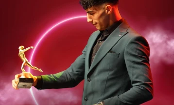 Успешната спортска приказна на Aдмирал и боксерот Рустемовски продолжува