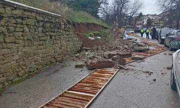 Потпорниот ѕид и оградата кои се урнаа ќе ги санира Општина Штип