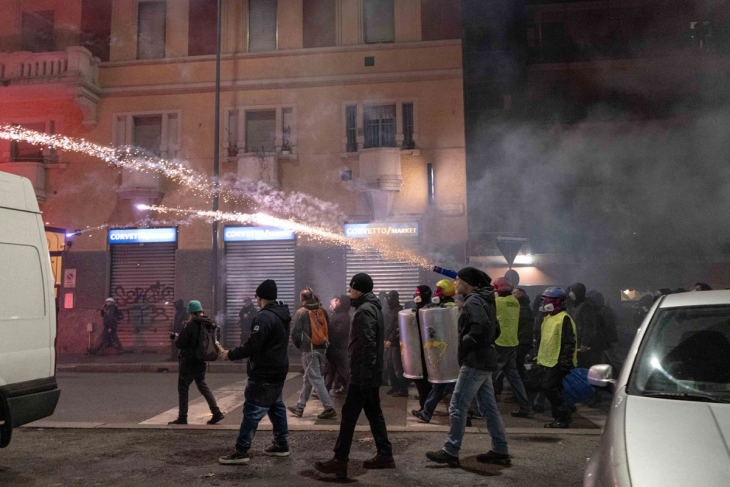 Полицијата употреби солзавец и водени топови на протестот против ЗОИ во Милано