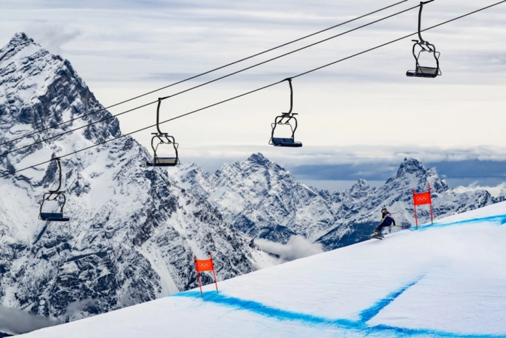 ЗОИ 2026: Женскиот спуст повторно во неколкуминутен прекин, тешко се повреди уште една скијачка