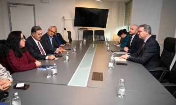 Hoxha dhe Tripunovski presin investitorë nga Turqia: Eksporti i prodhimeve bujqësore vendase në fokus të takimit