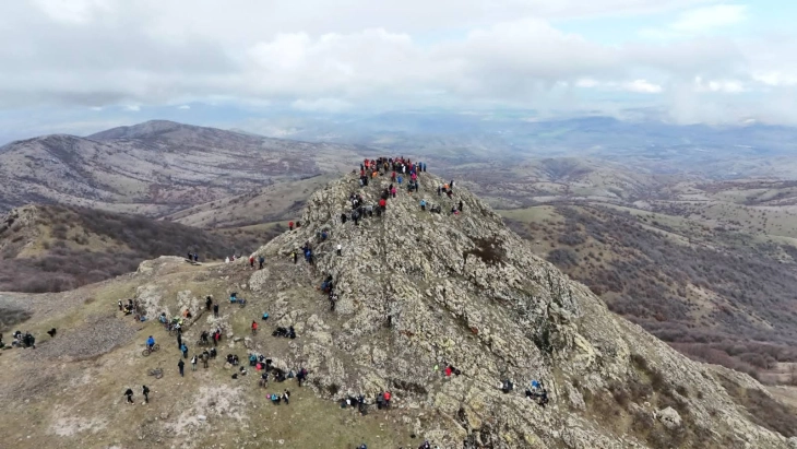 Деветто зимско искачување на врвот Клепа во чест на прерано загинатите планинари Калина и Александар