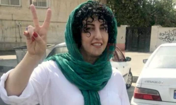 Fituesja e Çmimit Nobel për Paqe, Narges Mohamadi, dënohet me 7.5 vjet burgim në Iran