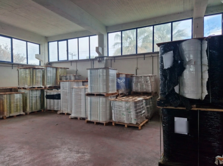 Разбиена криминална организација во Грција за нелегално производство и трговија со тутунски производи