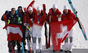 Швајцарскиот втор тим до злато во тимската комбинација