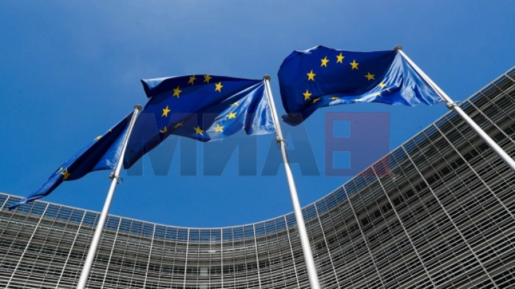 ЕУ воведува забрана за уништување на непродадените облека и обувки