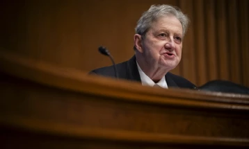 Сенатор Кенеди: Мора повеќе да направиме за да ги намалиме трошоците за живот на Американците