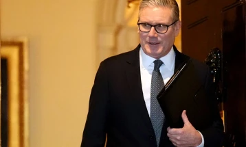 Британскиот премиер вели дека нема да „се повлече“ и покрај повиците за оставка