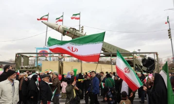 Во Иран денеска се одбележува 47-годишнината од Исламската револуција, покажани нови балистички ракети