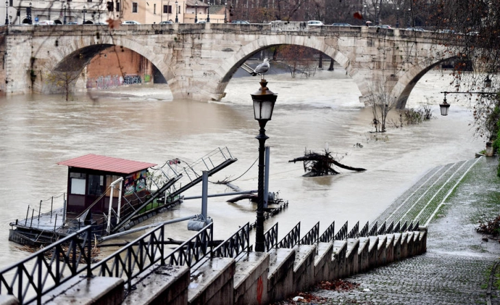 Обилни дождови и силни ветрови во Италија до петок, потоа студен бран