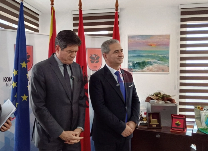 Euroambasadori Mihalis Rokas për vizitë në Bogovinë - do t'i vizitojë edhe komunat tjera