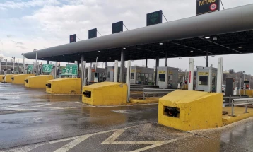 Сообраќајот без застои, по влажни коловози