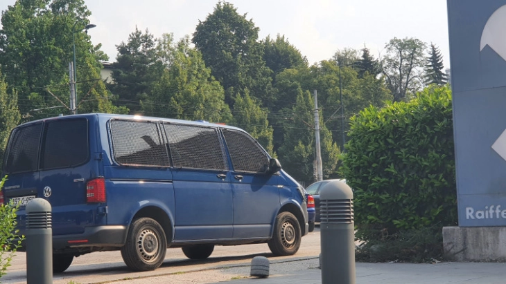 Tramvaji del nga shinat në Sarajevë, një person humb jetën, disa të lënduar