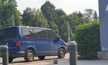 Tramvaji del nga shinat në Sarajevë, një person humb jetën, disa të lënduar