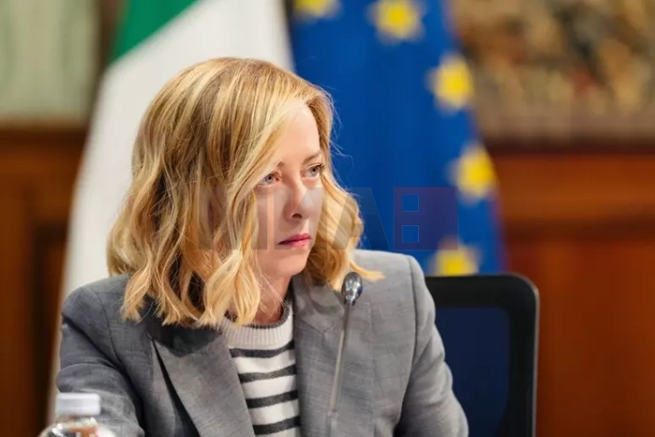 Italia po ashpërson politikën e migracionit