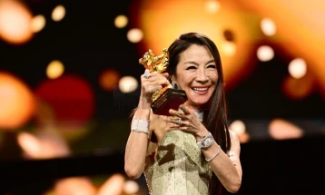 „Берлинале“ 2026: Мишел Јео ја доби „Златната мечка“ за животно дело