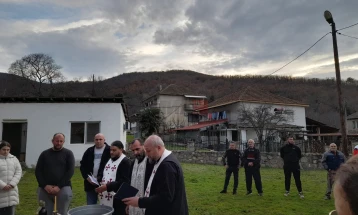 Закроено лозјето во валандовско Собри, лозарите очекуваат добар род