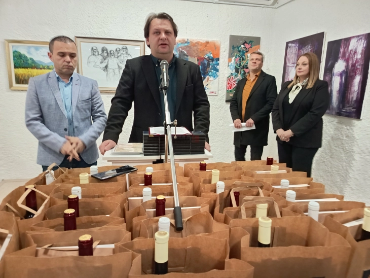  „Боите на Свети Трифун низ делата на ликовните уметници“, традиционална изложба во Музеј галерија - Кавадарци 