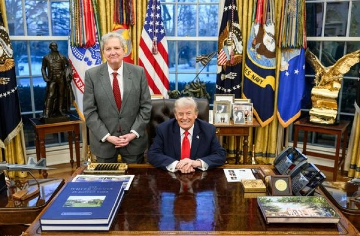 Кенеди предложи, Трамп потпиша: На мртвите не им требаат чекови, милиони долари се исплаќале на починати Американци