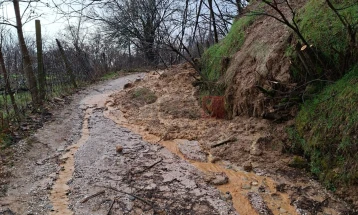 Поплави и свлечишта во Полошкиот Регион, нормализирана состојбата во Кичево, во Кумановско нема опасност од излевање на реките