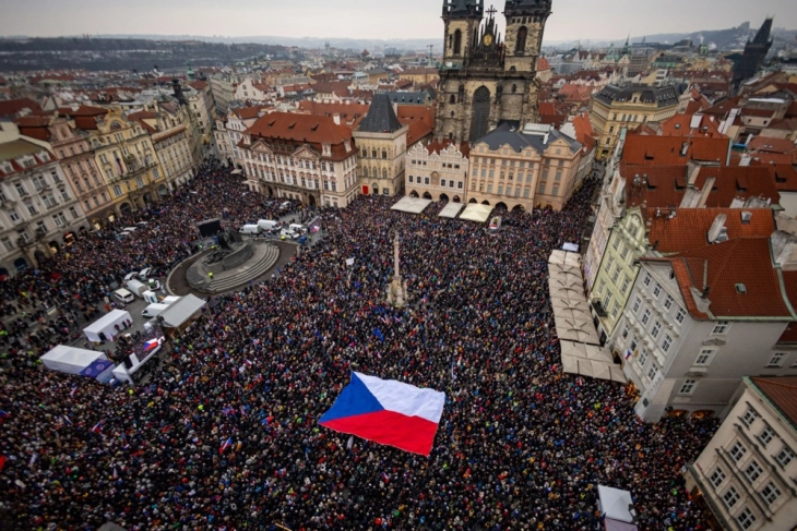 Протестите на Чесите ја принудија владата на Андреј Бабиш да се откаже од назначувањето на контроверзниот инфлуенсер Филип Турек за министер