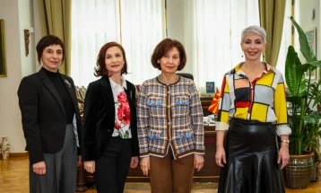 Средба на Сиљановска-Давкова со раководството на Факултетот за музичка уметност, нагласена важноста на едукативната и педагошката работа