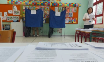 Во грчкиот Парламент доставен законот за изборна единица на дијаспората и за поштенско гласање на гласачите вон Грција