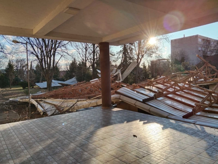 ЦУК: Ветер откорна лимена конструкција од покривот на СОУ „Јосиф Јосифовски“ во Гевгелија