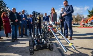 Тошковски: Донација од САД вредна околу еден милион евра за бомбашкиот оддел на МВР, стратешкото партнерство ја зајакнува безбедноста на државата