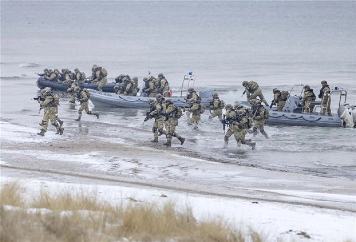 Gjermani: 3.000 ushtarë të NATO-s kryen stërvitje të madhe për zbritje me forca amfibe