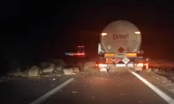 Одрон на автопатот Скопје - Велес кај Сопот, сообраќајот по една коловозна лента