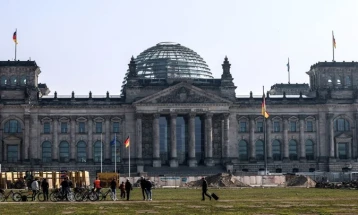 Пребарана зградата на германскиот Рајхстаг поради аларм за истекување на гас