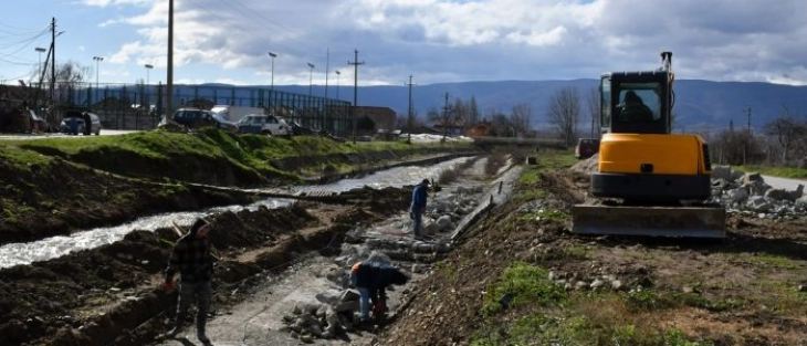 Во Радовиш завршува регулацијата на коритото на Ораовичка Река