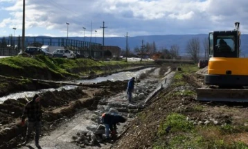 Во Радовиш завршува регулацијата на коритото на Ораовичка Река
