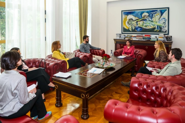 Siljanovska-Davkova takohet me përfaqësuesit e iniciativës qytetare 