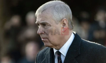 Продолжува претресот во домот на поранешниот британски принц Ендрју по обвиненијата за поврзаност со Епстин