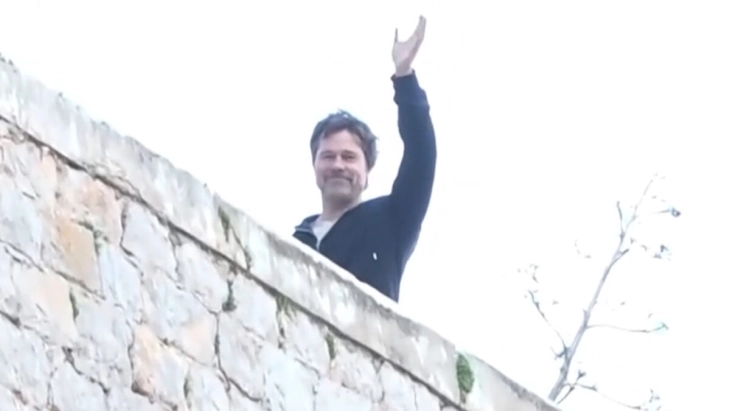 Бред Пит пристигна на грчкиот остров Идра за снимањето на новиот филм The Riders