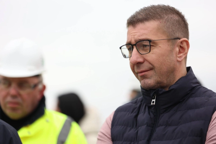 Доколку фирмата што ги ангажирала за работа во странство платила данок, граѓаните нема да треба да го сторат тоа, вели Мицкоски