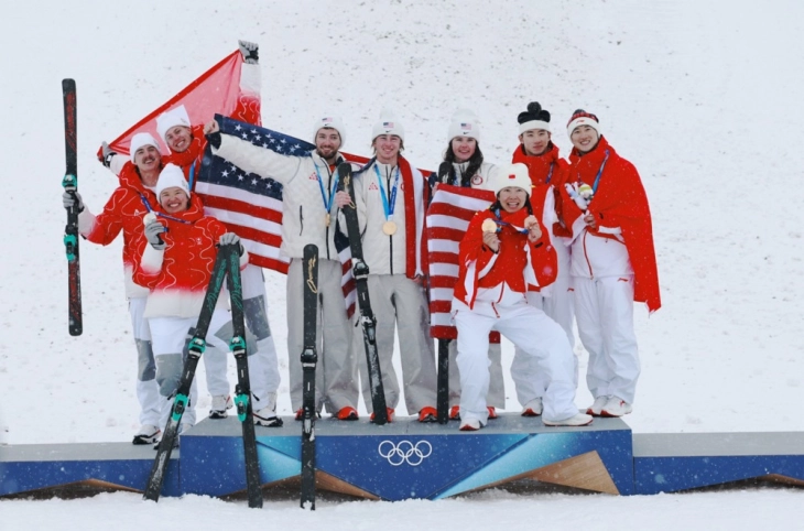 ЗОИ2026: Злато за Американците во скијачки акробатски скокови