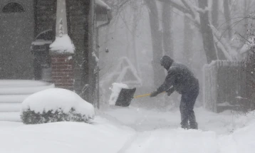 Около 19.000 домаќинста во Словенија без струја поради снежносот невреме