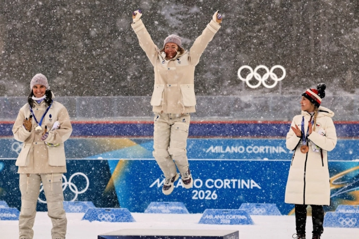 ЗОИ2026: Француската биатлонка Мишелон златна во трката на 12.5 километри