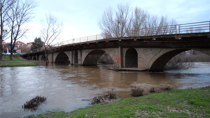 Се мери статиката на мостовите на Брегалница и Отиња во Штип